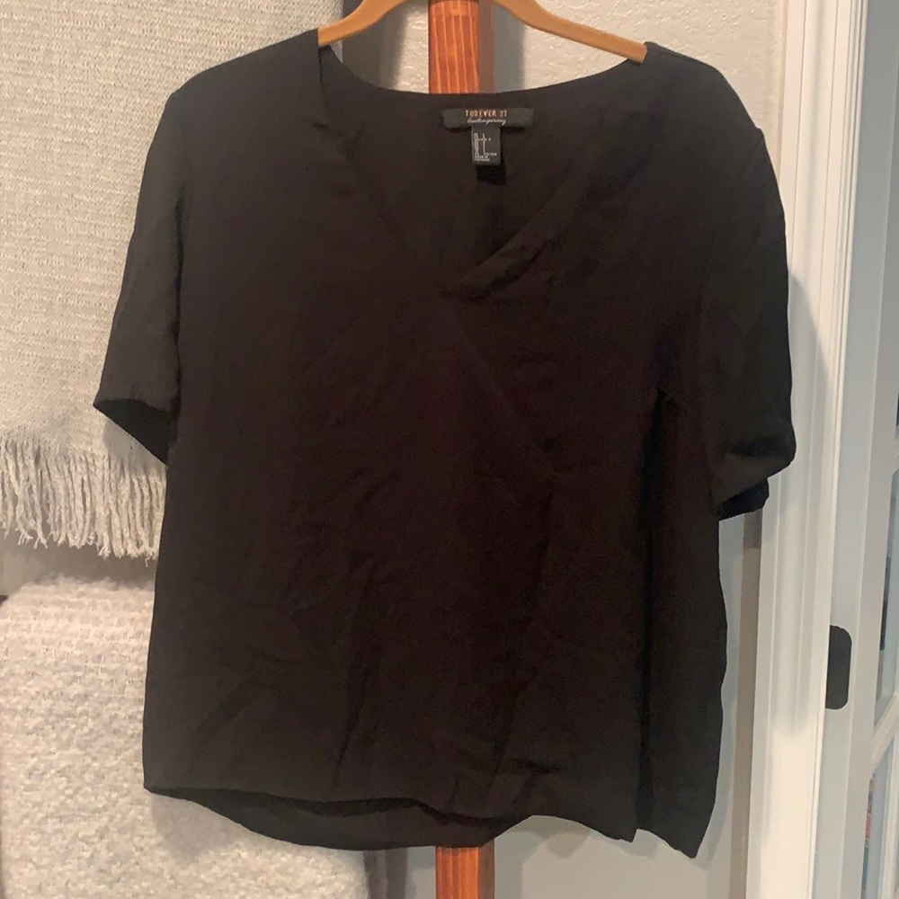 🌵3/$15 🌵  Black double layer blouse / large